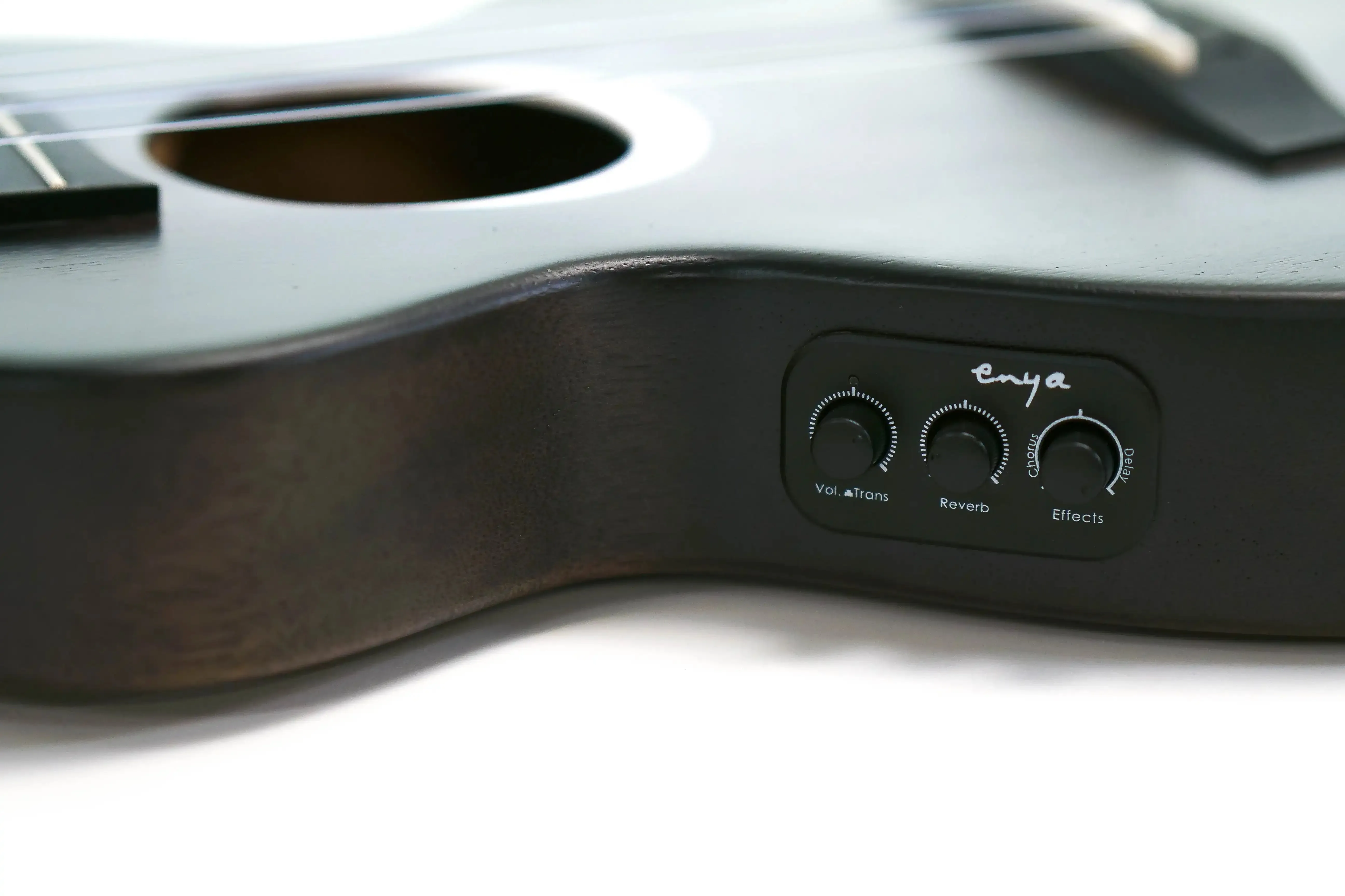 Enya EUT-MOON-BK-EQ Taimane Signature Acousticplus Tenor Ukulele - Black - Image 5