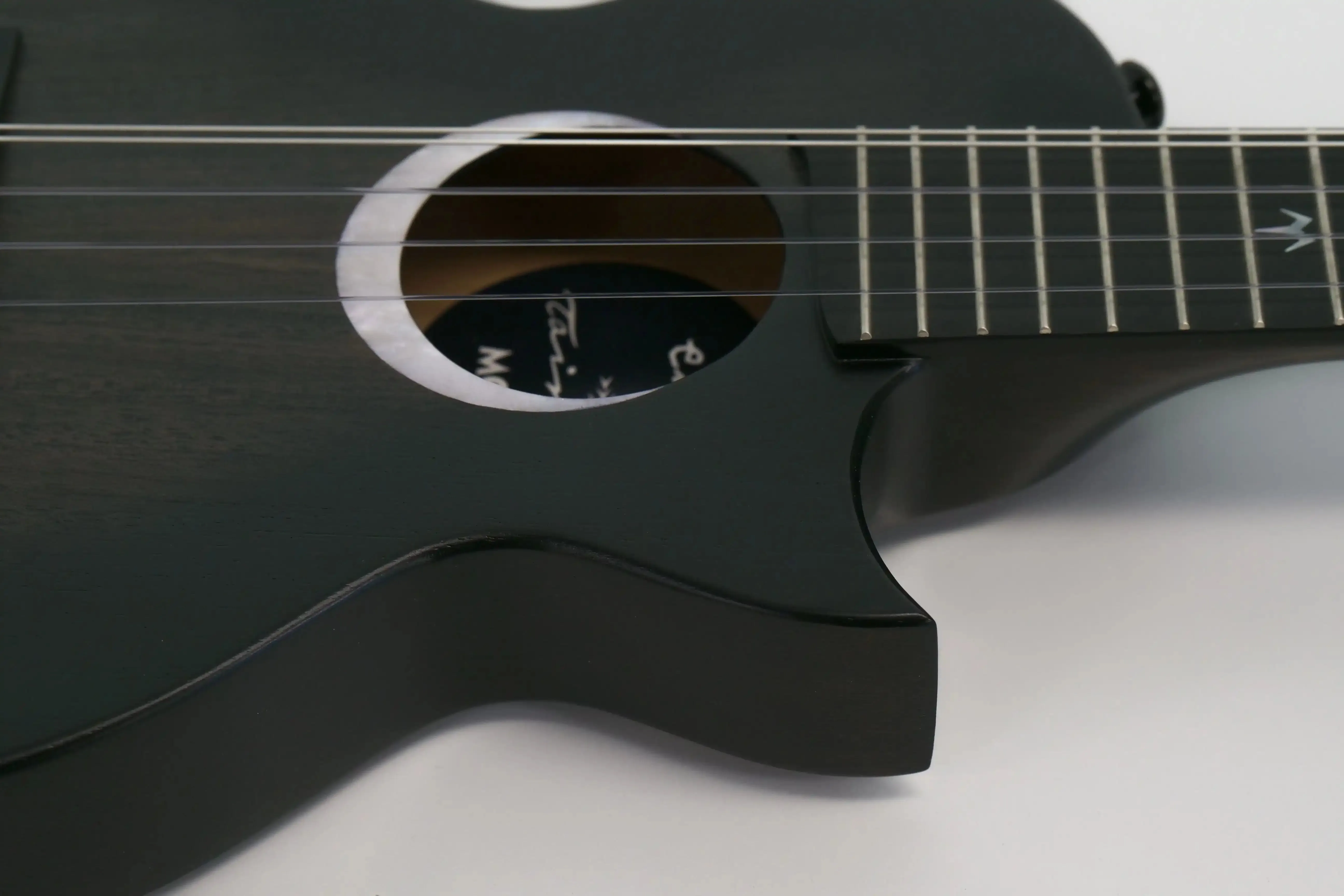 Enya EUT-MOON5-BK-EQ Acousticplus Taimane Signature 5-String Tenor Ukulele - Black - Image 3